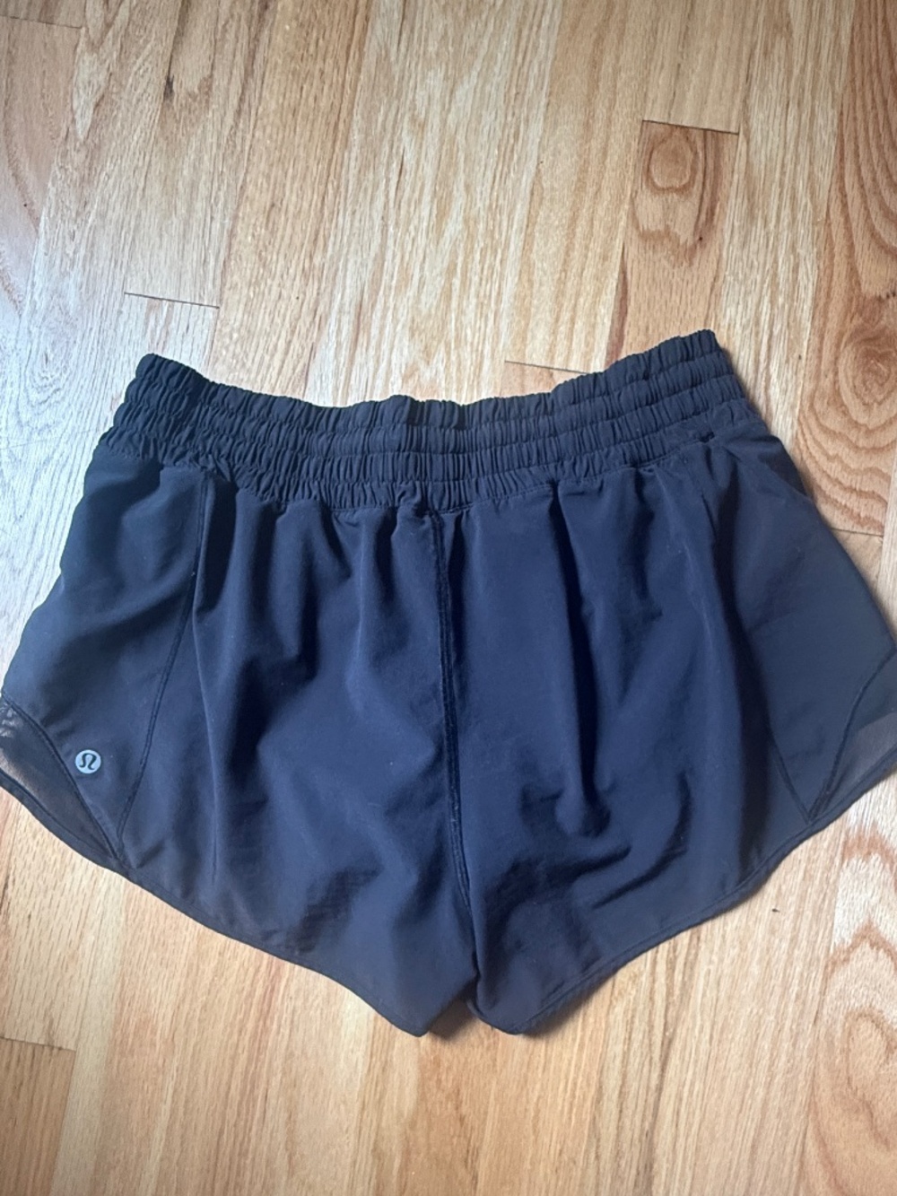 Lululemon Hotty Hot High-Rise Lined Shorts 2.5” inseam Size 8 Black running EUC